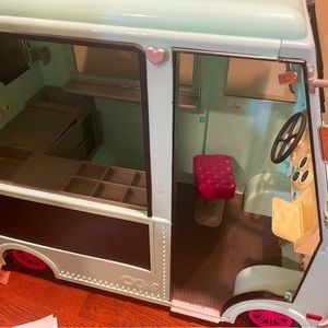 Toy ice cream truck, Makes sound effects and flashing lights.